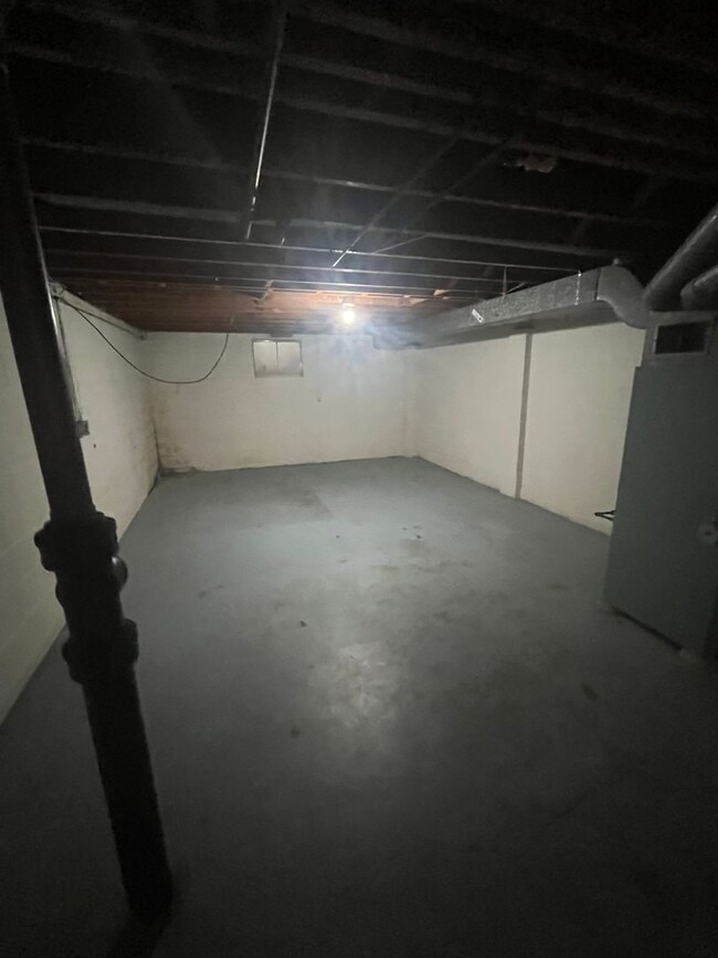 Building Photo - One Bedroom In Deer Park!