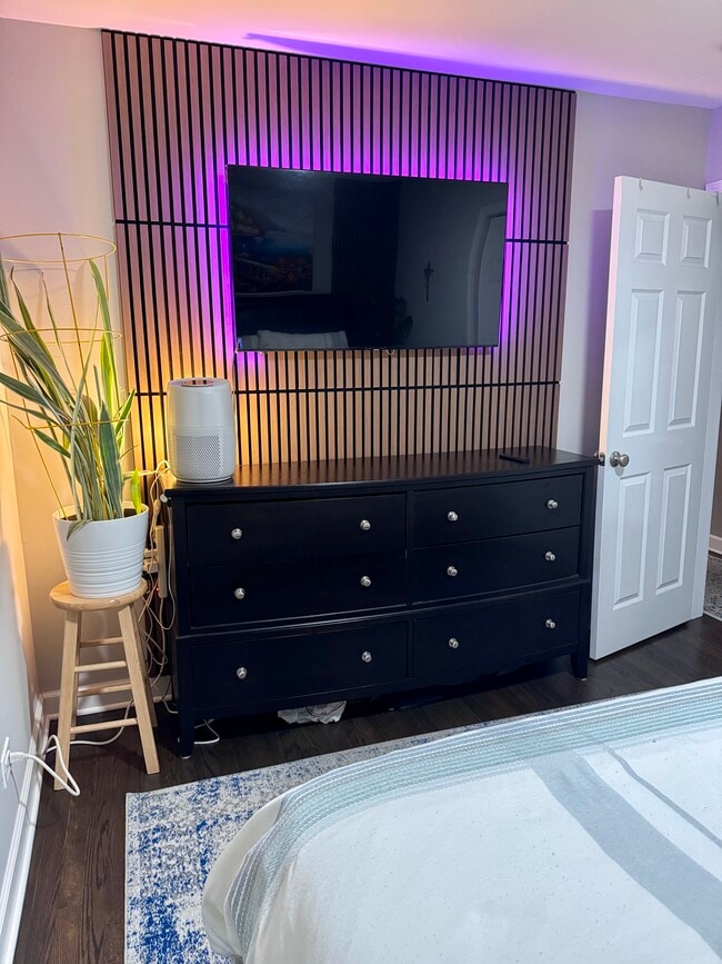 Building Photo - 355 N 2nd Ave