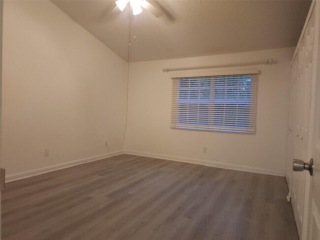 Building Photo - 2877 Belmont Ln