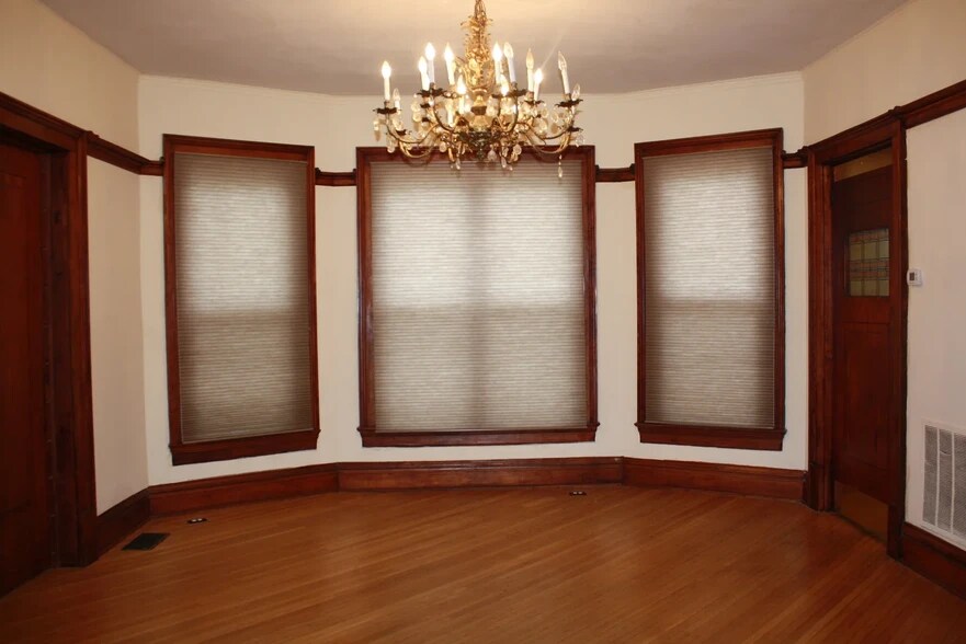 Building Photo - 620 N College Ave