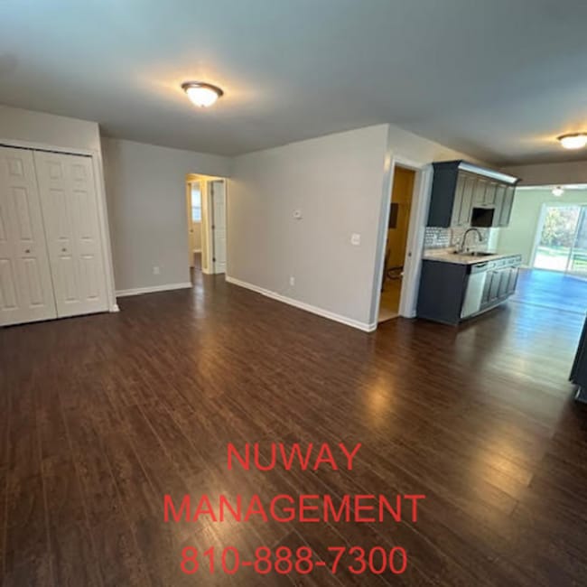 Building Photo - AVAILABLE NOW - 3 bedroom house in Grand Blanc