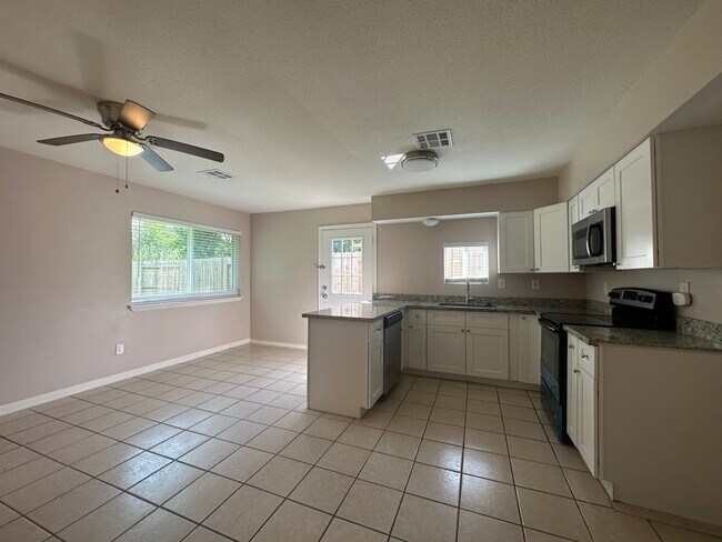 Building Photo - 1222 Ravenscourt Dr