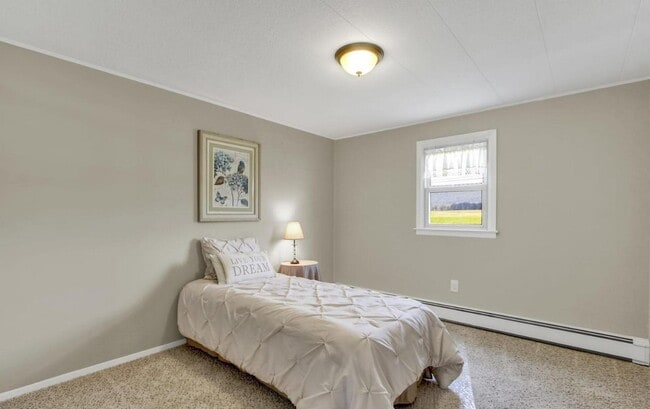 Building Photo - Coming Soon! 3 Bedroom 1.5 Bath Home in Fa...