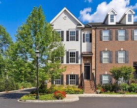 Building Photo - 26 River St