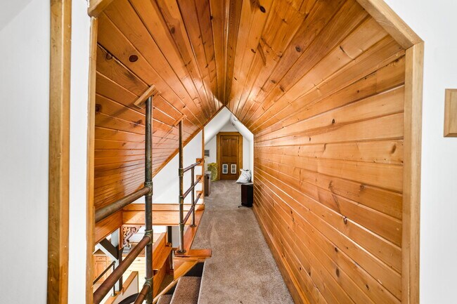 Building Photo - 319 E 13th St