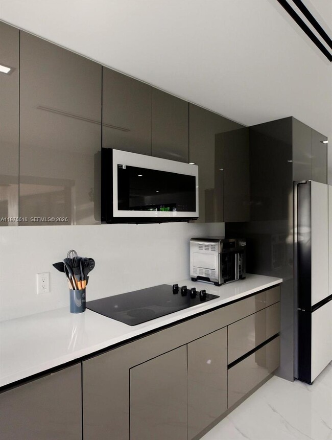 Building Photo - 103 Tropicana Dr