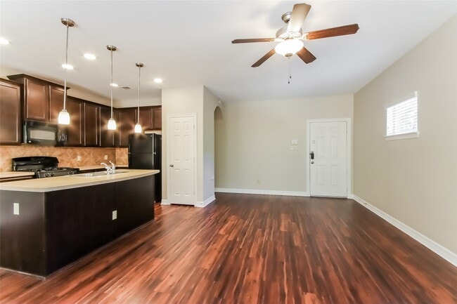 Building Photo - 2046 Lost Pine Ct