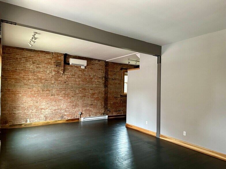 Building Photo - 26 E McMicken Ave