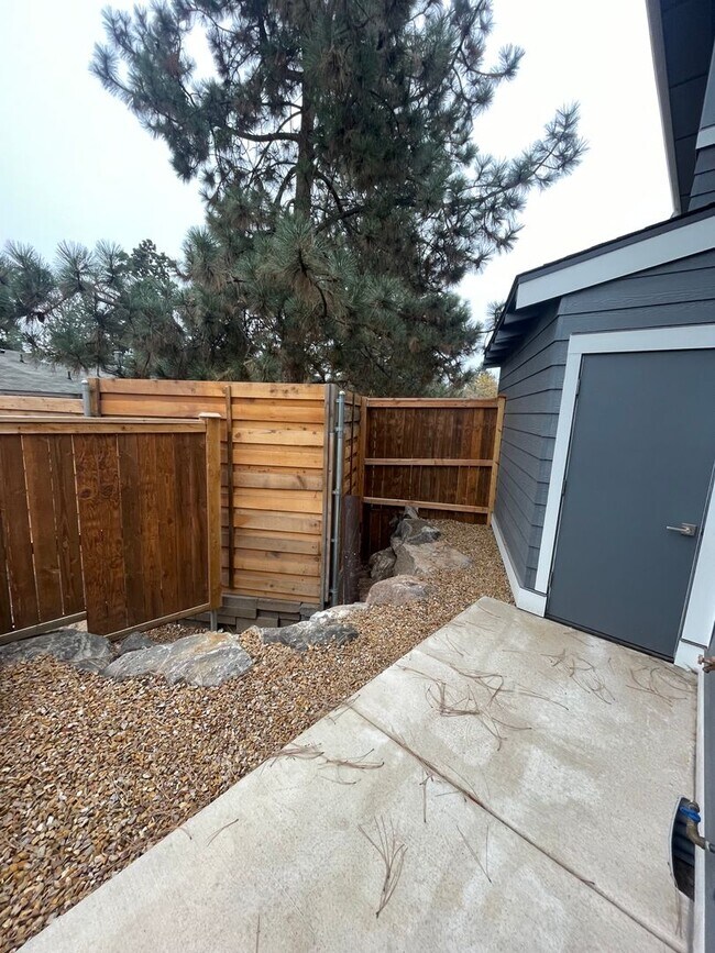 Building Photo - 61534 SE Lucia St