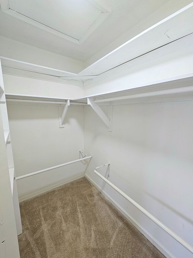 Building Photo - Beautiful 3 BR 2.5 BA Townhome Near Bowie ...