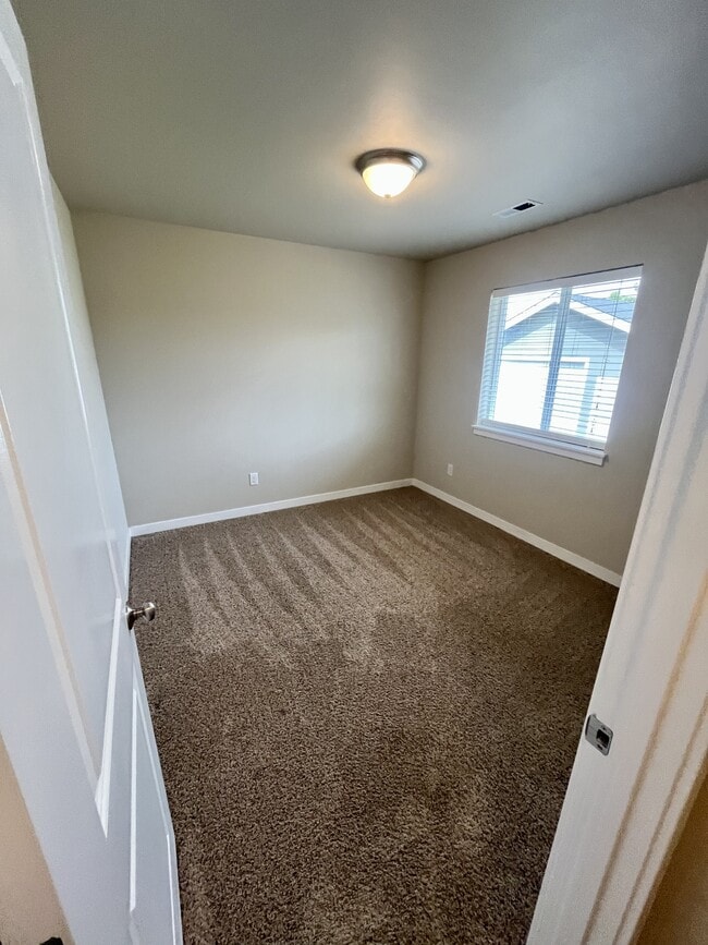 Building Photo - 1032 Cherry St