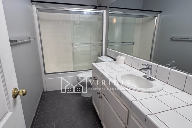 Building Photo - 10014 Brookline Woods Dr