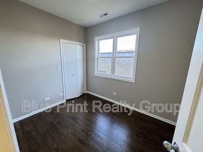 Building Photo - 6332 S Ingleside Ave