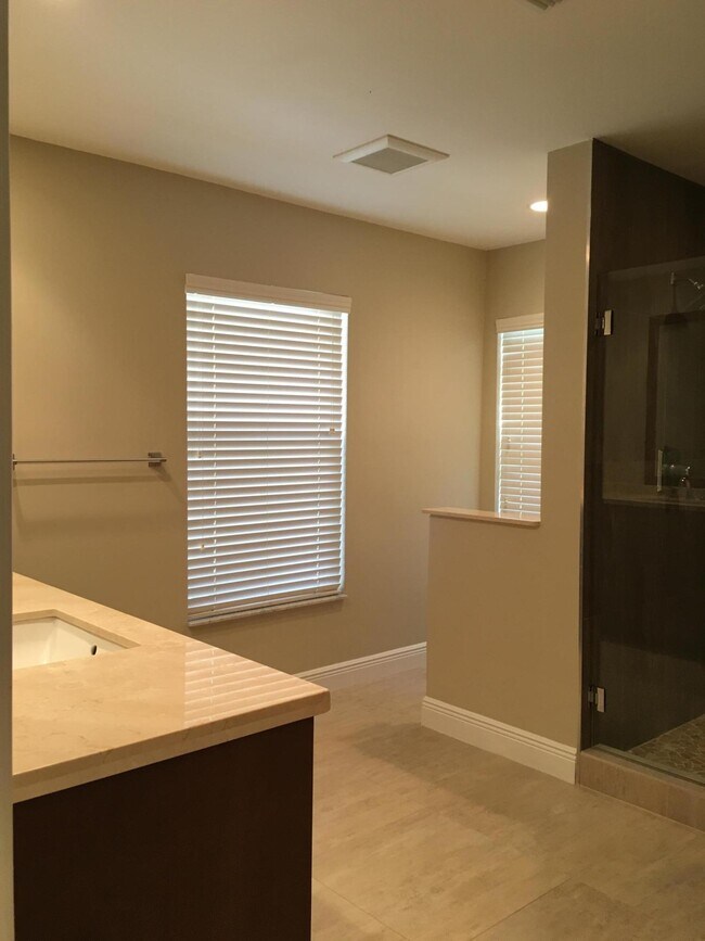 Building Photo - 6593 Serena Ln