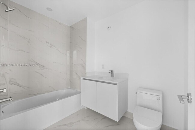 Building Photo - 700 NE 24th St