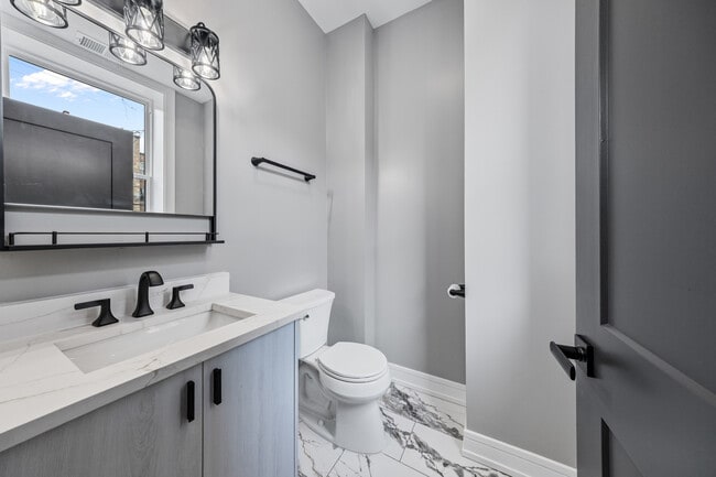 Building Photo - 2816 W Warren Blvd