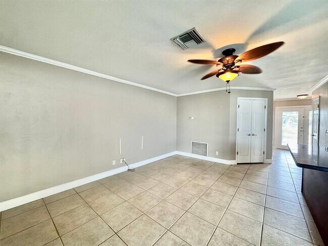 Building Photo - 6316 Lake Sunrise Dr