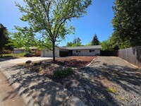 Building Photo - Charming Family Home for Rent in Auburn, C...