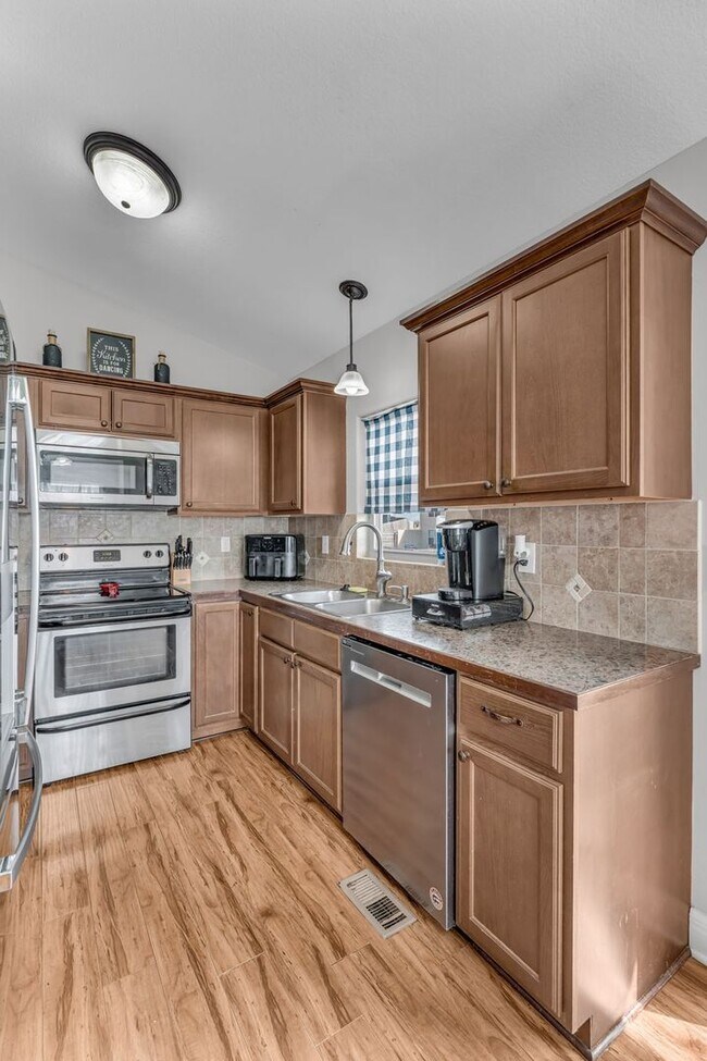 Building Photo - Italian Estates Property Management
