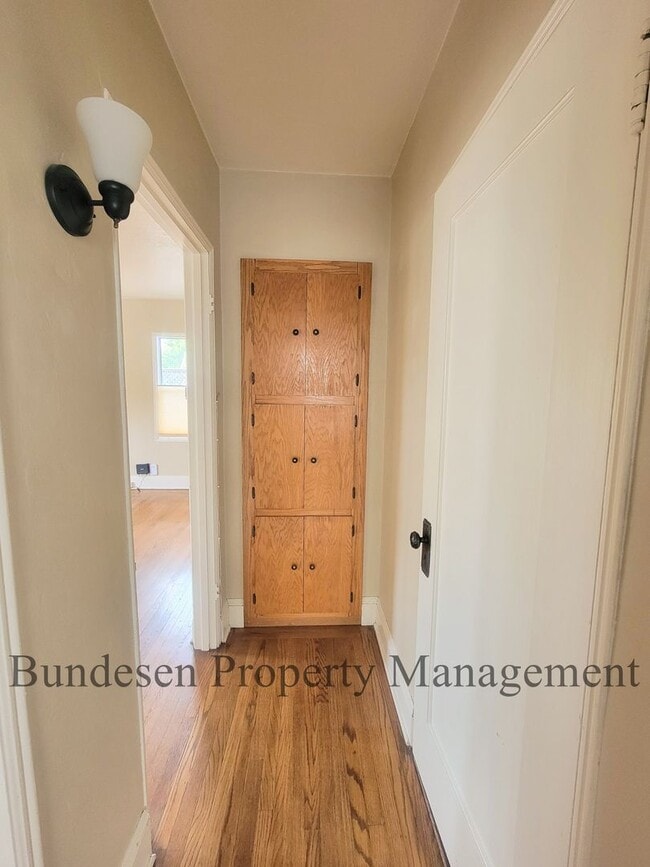 Building Photo - Charming 2 bedroom with vintage appeal