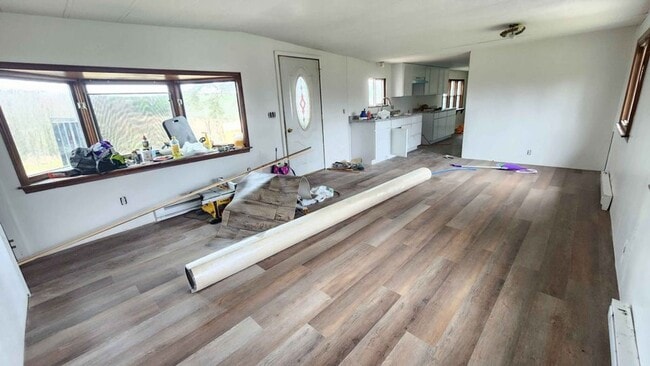 Building Photo - 3+ Bed Home Available with Garage