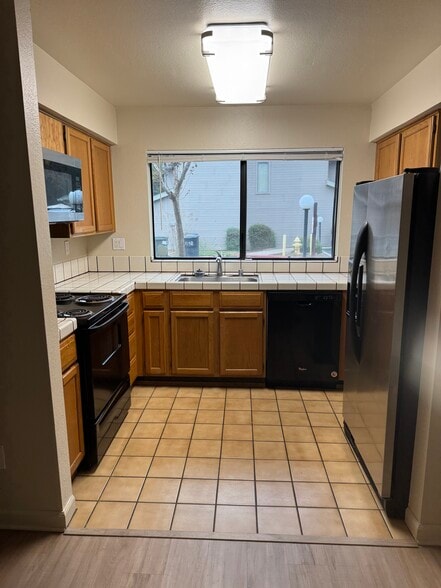 Kitchen - 5148 Keystone Ave