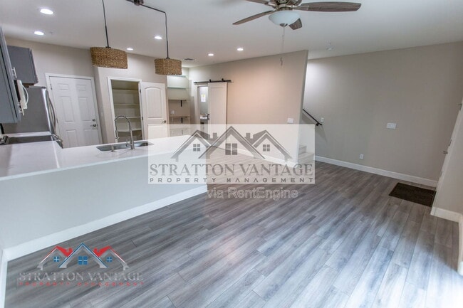 Building Photo - 1406 W Main St