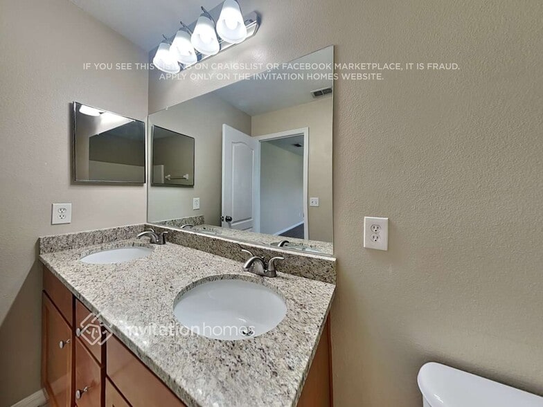 Building Photo - 576 Sandy Ridge Dr