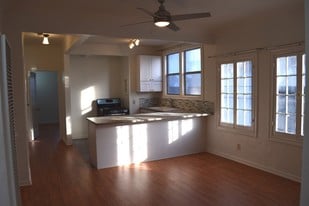 Building Photo - 1172 N Ardmore Ave
