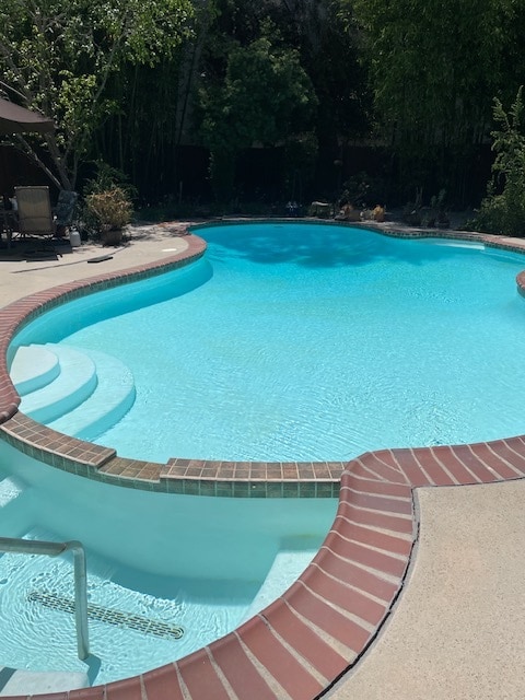 Pool & Jacuzzi - 4717 Cedros Ave
