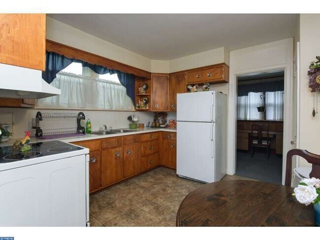 Building Photo - 35 E Court Blvd