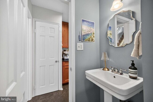 Building Photo - 921 Oronoco St