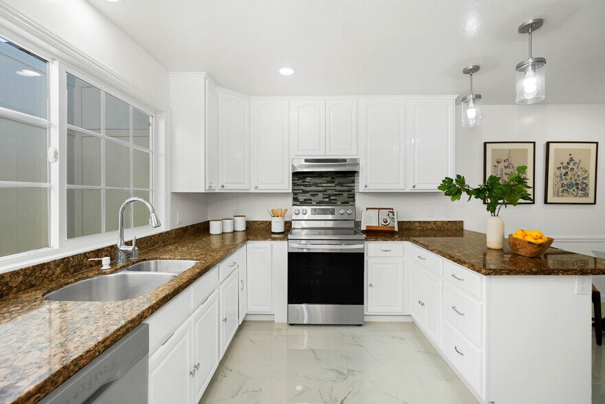 Building Photo - 584 Hillside Blvd