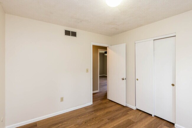 Building Photo - 5334 Tara Hill Dr