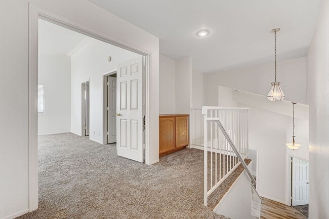 Building Photo - Spacious Henderson Four Bedroom!