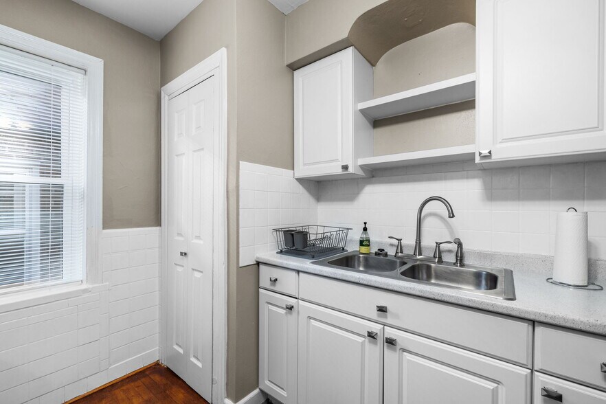 Building Photo - 6251 Odell St