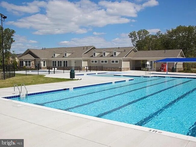 Building Photo - 844 Oriole Ave