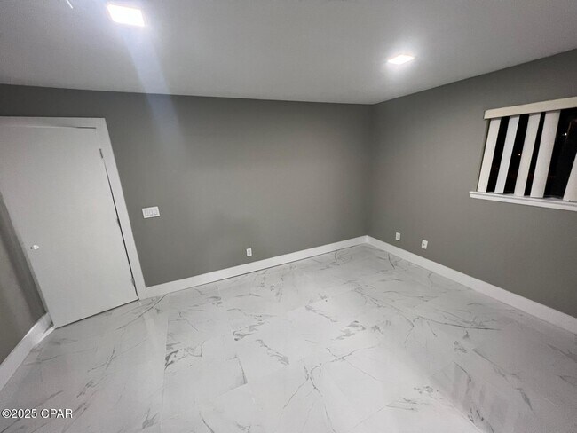 Building Photo - 1211 Stephen Dr