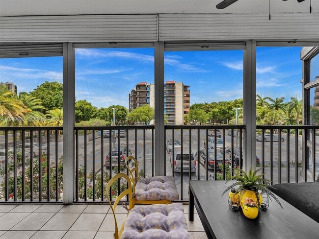 Building Photo - 3375 N Country Club Dr