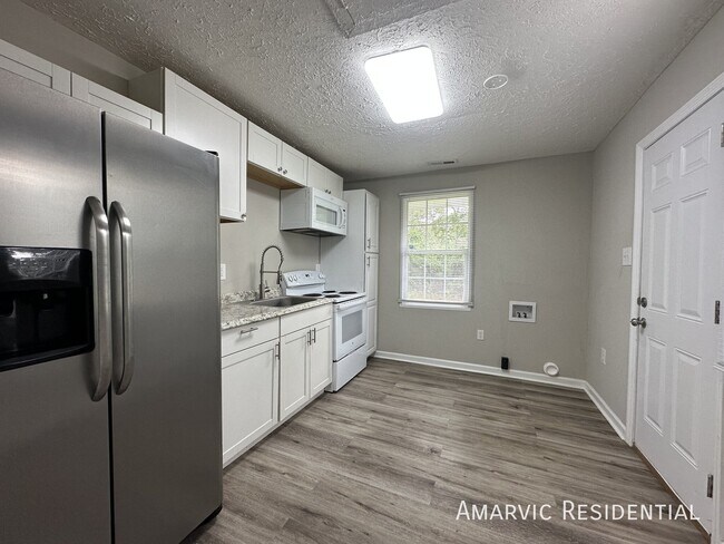 Building Photo - 833 Amye St