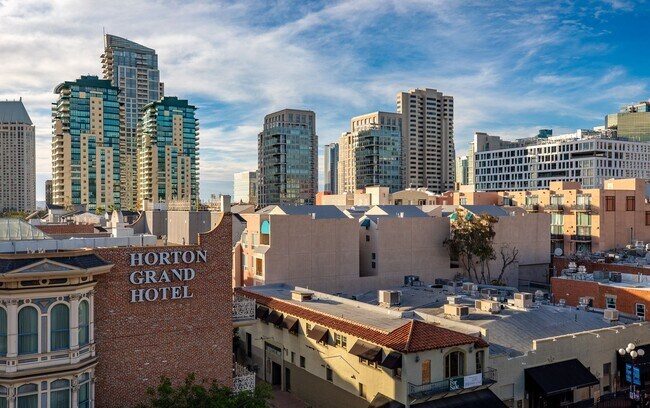 Building Photo - Stunning Corner Condo with City Views in the Heart of Gaslamp