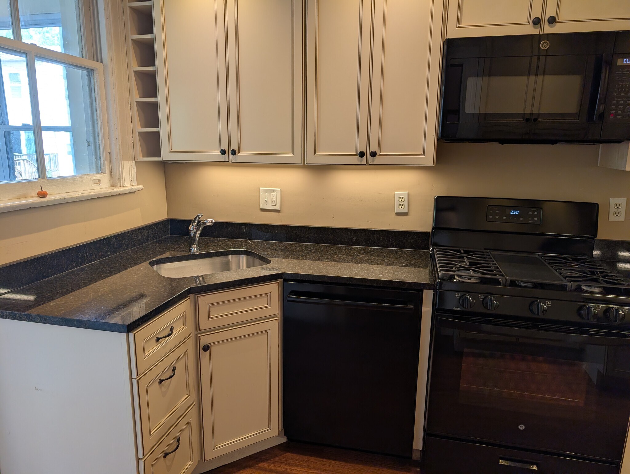 Building Photo - 3630 Warder St NW