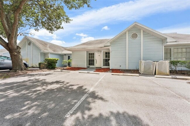 Building Photo - 16117 Rambling Vine Dr E