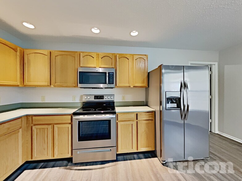 Building Photo - 746 Streamside Dr