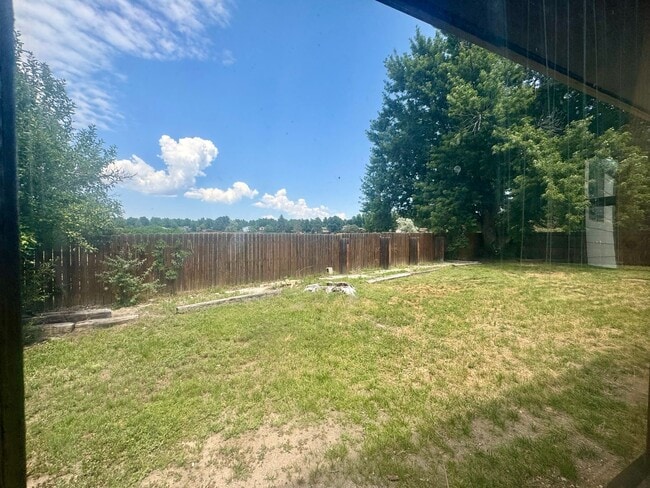 Building Photo - 4 Bedroom Home in Village 7, Centrally Loc...