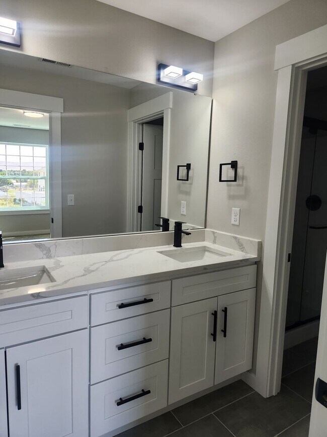 Building Photo - n625