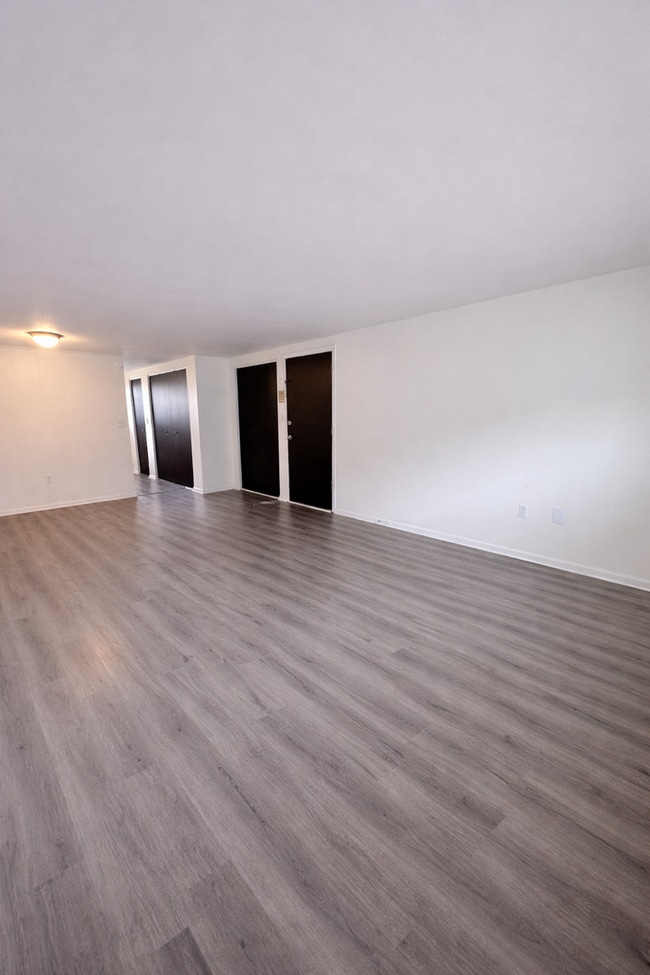 Building Photo - 2 BEDROOM APARTMENT IN BEAVER!!