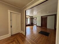 Building Photo - 14 Crombie St