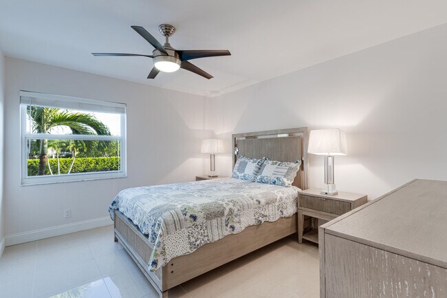 Building Photo - 509 Capri Dr