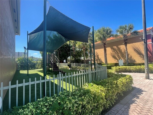 Building Photo - 11500 NW 60th Terrace